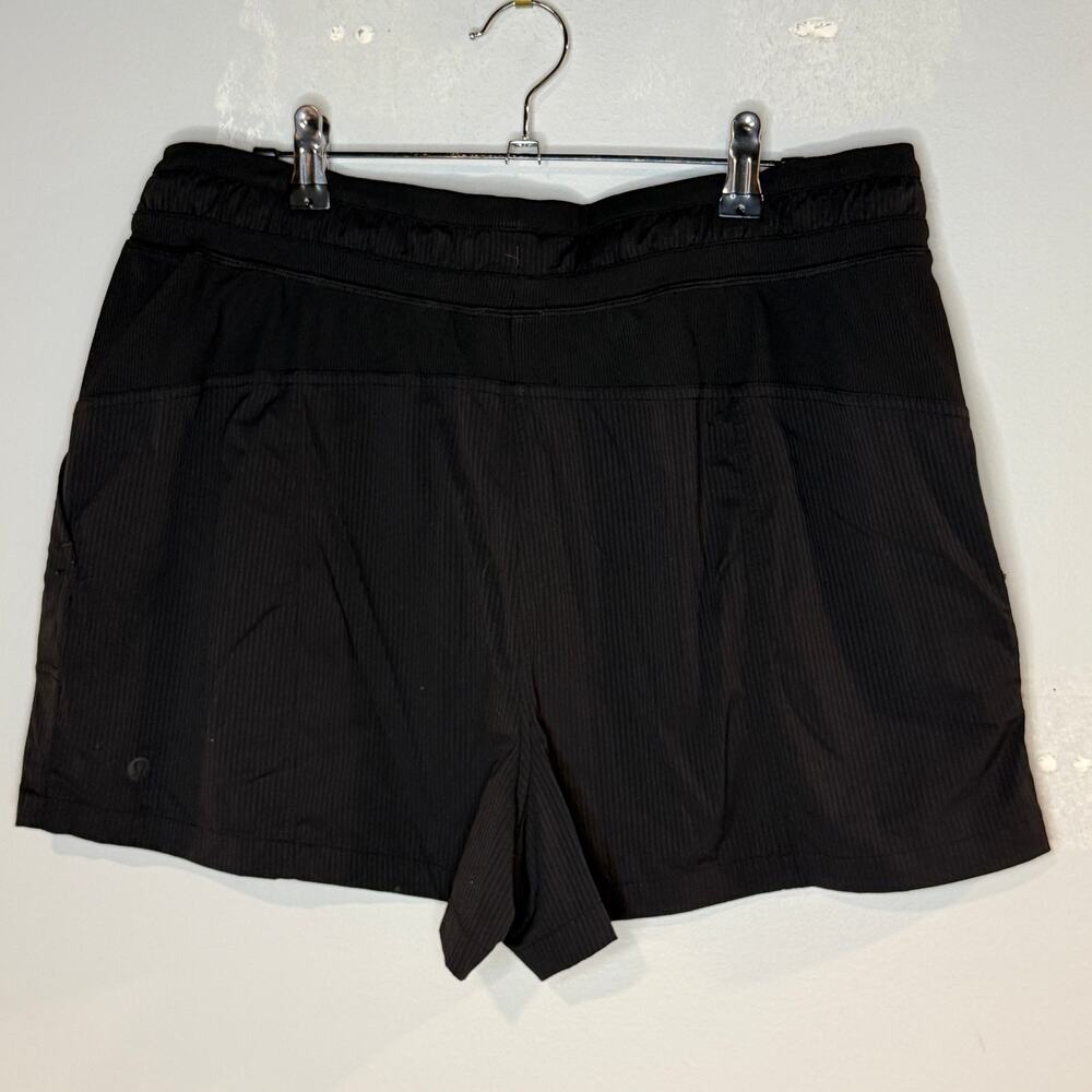lululemon dance studio high-rise 3.5" black shorts size 12 - Picture 4 of 8